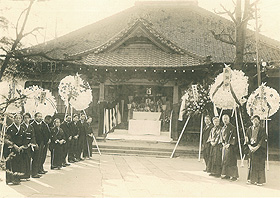 長江の葬儀